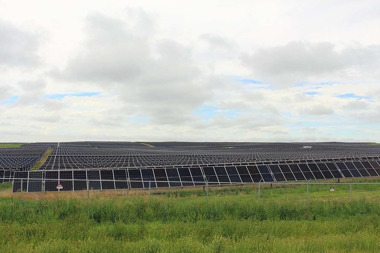 Solar Panels vs Heat Pumps: Which Cuts Your Carbon Footprint Faster?